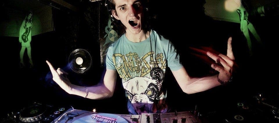 cheap dj, amateur dj, bad dj, worst dj ever, school dance dj, prom dj, cheap wedding dj