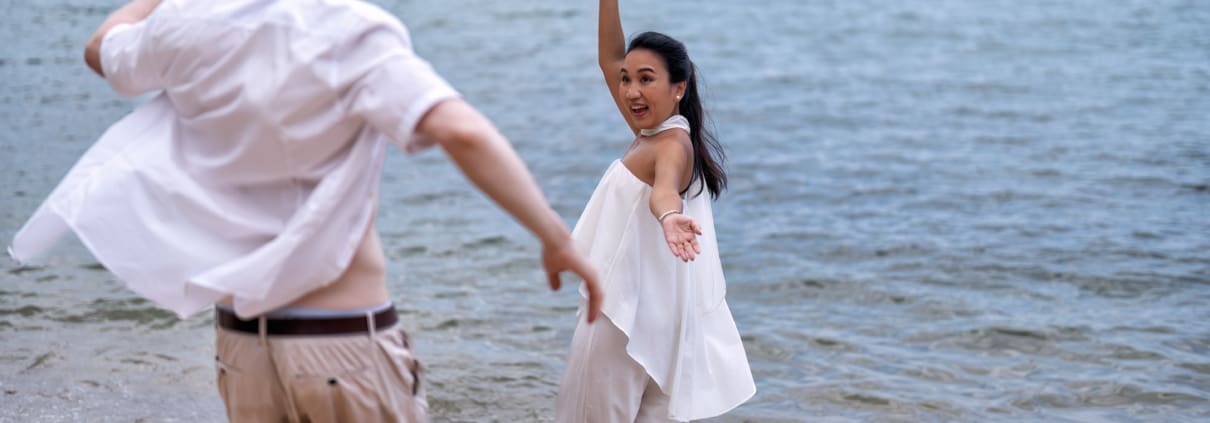 ouple dancing at Madison shoreline wedding with DJ